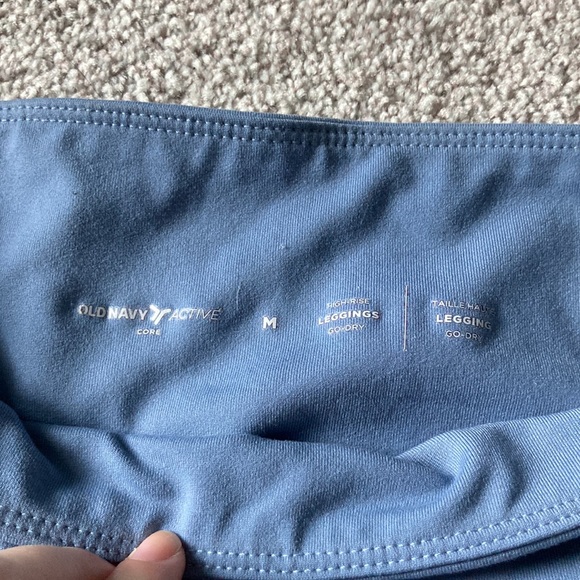 OldNavy Active Capris - Picture 2 of 3